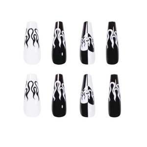 Fournisseur de gros <span class=keywords><strong>Faux</strong></span> <span class=keywords><strong>ongles</strong></span> style cool et doux <span class=keywords><strong>Ongles</strong></span> artificiels bloquant les couleurs en noir et blanc <span class=keywords><strong>Ongles</strong></span> à pression à élément de flamme - Product Image 5