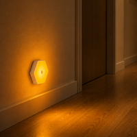 Veilleuse LED moderne pour chambre à coucher, rechargeable par USB, avec détecteur de mouvement, éclairage sans fil pour armoire, intensité réglable, fixation magnétique