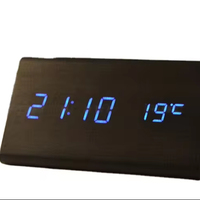 Di alta qualità LED sveglia digitale ufficio elettrico Monitor di temperatura di umidità per la casa triangolo decorativo tavolo in legno vendita calda