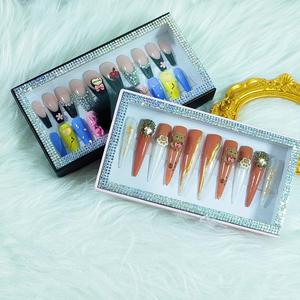 กล่องของขวัญแม่เหล็กสุดหรูสำหรับบรรจุเล็บปลอมแบบกดติด  พร้อมเพชร - Product Image 1