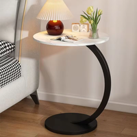 Mini table d'appoint ronde simple avec quelques coins pour les petites tables de café de salon et d'appartement à manger à la maison