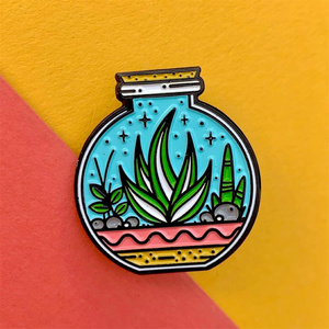 Insignias de solapa de esmalte suave personalizadas para fanáticos de las plantas de terrario - Product Image 1