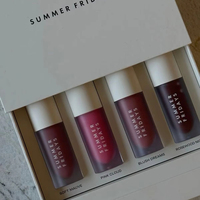 Emballage cosmétique de luxe personnalisé Boîtes en papier mat laminé rouge à lèvres baume à lèvres brillant à lèvres avec logo exclusif et doublure éponge