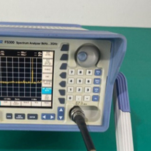 เครื่องวิเคราะห์เครือข่าย FS300 Rohde & Schwarz 3G  9kHz-3GHz มือสอง - Product Image 3