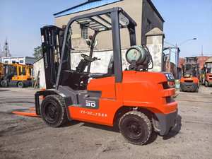 Montacargas Usados T-o-y-o-t-a TCM KOMATSU MITSUBISHI FDZN30 de 1.5/2.5/3/3.5/5/7/8/10 Toneladas, de Segunda Mano, Diésel, Gasolina, Eléctricos, en Venta - Product Image 3