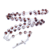 Collier de prière en perles de verre craquelé marron de 8 mm, personnalisé OEM, catholique, avec crucifix de la Vierge Marie, pour baptême, communion, cadeau d'église