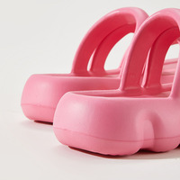 Nouveau design de sandales décontractées en gros antidérapantes de couleur unie pantoufle en EVA pour filles en plein air