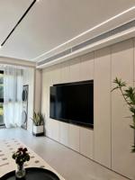 Mueble de TV Flotante Moderno con Puertas sin Tiradores y Almacenamiento, MDF Beige, Montado en la Pared para Sala de Estar