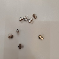 SS12D00G2 Saklar Geser Vertikal Mini 2 Posisi SPDT 1P2T 3 Pin untuk Panel PCB