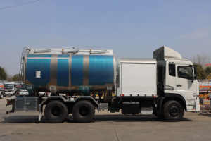 Used Oil <b>Tanker</b> <b>Truck</b> 4x2 251-350hp 15001-30000L Capacity 3300mm Diesel Manual Transmission 6-Speed 4.4-6L Engine 41-50t Load - Product Image 4