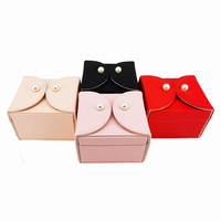 We lady — boîte à bijoux, coffre-cadeau avec logo et collier