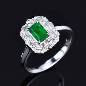 Anillo de Esmeralda Natural de Panjshir, Afganistán, Oro de 18K, Estilo Art Deco, Doble Halo con Incrustaciones de Diamantes Naturales Baguette y Redondos, 58 Piezas - Product Image 3
