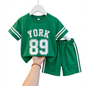 Ensembles d'été unisexes pour enfants à manches courtes, lot de stock, légers, respirants, en coton, couleurs et motifs variés, pour 3-6 ans - Product Image 1