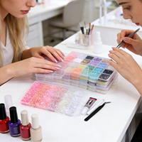 Ensemble de 24 compartiments de décorations pour ongles, comprenant des strass plats en résine perlée, pour DIY, avec colle, pince à épiler et stylo à points