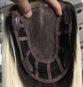 Topper per capelli vergini cinesi di alta qualità con base in seta, colore biondo 613 con riflessi, pronto per la spedizione - Product Image 1