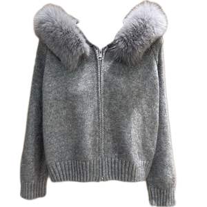 <span class=keywords><strong>Cardigan</strong></span> Invernale 2025 con Cappuccio e Grande Collo <span class=keywords><strong>in</strong></span> Pelliccia di Volpe, Fodera <span class=keywords><strong>in</strong></span> Lana Ispessita, Chiusura a Cerniera, Allacciatura con Fiori - Product Image 5