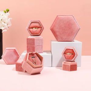 Boîtes cadeaux rigides recyclables en carton et velours rose, mini et petites, pour bijoux, montres et lunettes – Idéales pour les propositions de mariage et les mariages - Product Image 5