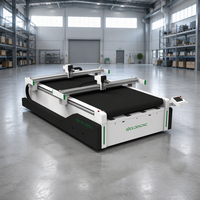 Machine de découpe de cuir intelligente à couteau vibrant avec table de chargement et déchargement automatiques, haute efficacité et sans pollution