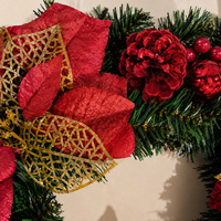 Karangan Bunga Natal Artifisial Grosir dengan Poinsettia Merah, Buah Pinus, Buah-buahan, dan Hiasan Bola untuk Dekorasi Pintu Depan saat Liburan