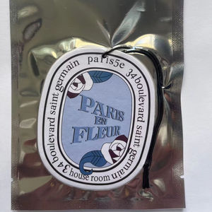 Diffuseurs de parfum pour voiture en papier personnalisés en forme de <span class=keywords><strong>Tesla</strong></span> <span class=keywords><strong>Model</strong></span> <span class=keywords><strong>3</strong></span>, faible MOQ, plusieurs parfums, pendentif à fixer sur la grille d'aération, gadgets, rose - Product Image 1