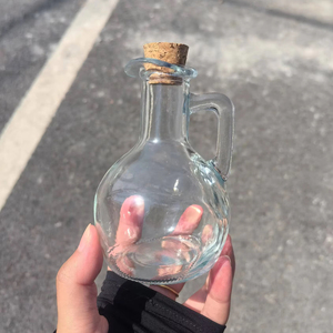 Botella Dispensadora de Aceite de Vidrio de 6 oz/180 ml con Tapón de Corcho y Asa, Vertedor de Vinagre, Salsa de Soja y Aderezos - Product Image 1