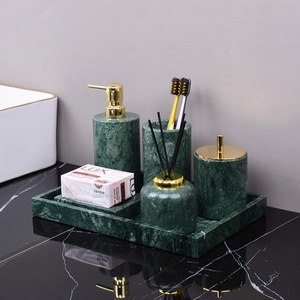 Juego <span class=keywords><strong>de</strong></span> accesorios <span class=keywords><strong>de</strong></span> <span class=keywords><strong>baño</strong></span> <span class=keywords><strong>de</strong></span> mármol verde <span class=keywords><strong>de</strong></span> 6 piezas-Bandeja cuadrada, botella <span class=keywords><strong>de</strong></span> loción y tarro <span class=keywords><strong>de</strong></span> hisopo <span class=keywords><strong>de</strong></span> algodón para encimera <span class=keywords><strong>de</strong></span> tocador - Product Image 5
