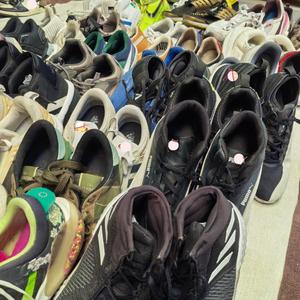 Giày Sneaker hiệu IS001, hàng hiệu quốc tế, chất lượng tốt, size lớn, đã qua sử dụng, dành cho nam. - Product Image 2