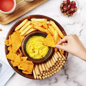 ถาดไม้อาคาเซียทำมือพร้อมชามจุ่มสำหรับเสิร์ฟในงานปาร์ตี้ - Product Image 1