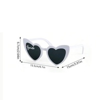 Lunettes de soleil autocollantes UV400 pour mariés, noires et blanches, en forme de cœur, personnalisées pour fête de mariage, lunettes de plage durables