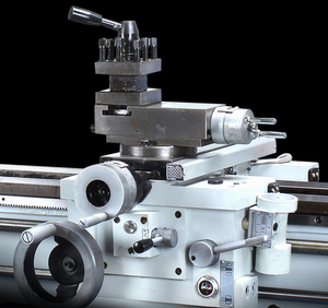 Máquina de torno de metal de sobremesa Embrague de cabezal 2000mm 1500W con luz de torno a la venta en Alemania - Product Image 3