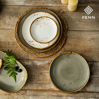 Ensemble d'Assiettes en Porcelaine FENN Mouchetées avec Bord Doré – Vaisselle en Céramique pour Restaurant, Hôtel, Banquet et Événement
