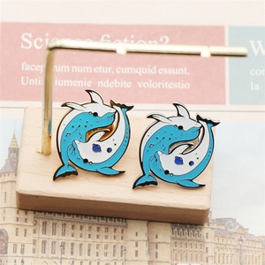 Broche de Acero Inoxidable Esmaltado Plateado con Diseño de Delfín de Dibujos Animados, Personalizado, para Regalo de Boda, Fiesta o Compromiso - Product Image 1