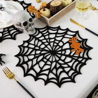 Lot de 4 napperons ronds en feutre pour Halloween de 13.5 pouces napperons en toile d'araignée noire avec araignée orange pour décorations d'Halloween