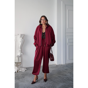 Pantalones Harem de Satén Elegantes Color Borgoña para Mujer, Pantalones Anchos de Pierna Ancha, Corte Suave y Fluido, Estilo Casual y Moderno - Product Image 4