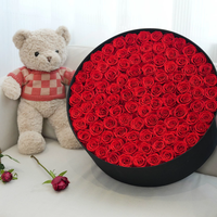 Rose éternelle stabilisée personnalisée avec logo, fleurs éternelles stabilisées pour cadeau d'Octobre Rose en Croatie, décoration intérieure jaune, vente en gros