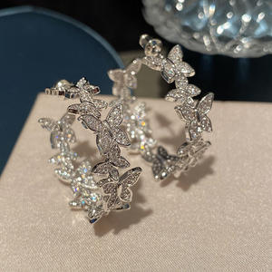 Orecchini Pendenti a Farfalla in Oro Bianco E3462 con Diamanti Taglio Brillante Rotondo, Micro Incastonatura, Gioielli di Lusso da Sposa per Donna - Product Image 4