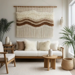 Grande Arazzo da Parete Macramè Moderno in Fibra Intrecciata a Mano Stile Boho, Design Artistico Personalizzato per Arredamento di Lusso - Product Image 1