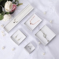 Boîte à bijoux en papier kraft en gros avec doublure en velours noir pour l'emballage de bagues, colliers, bracelets et boucles d'oreilles