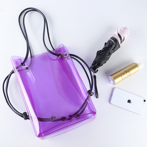 Bolso de hombro de PVC transparente impermeable con cierre de cordón para almacenamiento de maquillaje unisex - Product Image 4