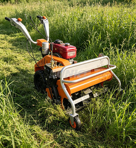 Broyeur d'herbe diesel refroidi par eau avec embrayage intégré et blocage de différentiel pour serres, jardins potagers, fossés et désherbage - Product Image 2