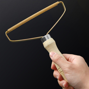 Lint Remover With Wooden Handle Copper Blade Manual For Woolen Clothes Portable Household Use - Product Image 1