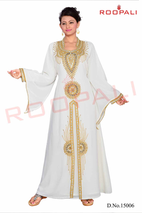 Compre un caftán blanco de gasa con bordado Zari, un elegante vestido modesto para fiestas, con un diseño fluido y elegante para mujeres. - Product Image 6