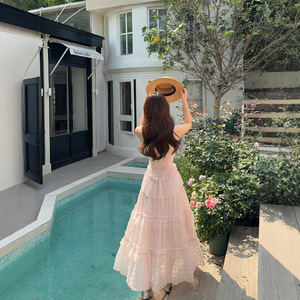 Conjunto de Dos Piezas con Top Halter de Encaje Rosa y Falda Midi, Patrón de Flores Bordadas, Chifón Transpirable de Secado Rápido, Ropa de Playa para Verano - Product Image 3