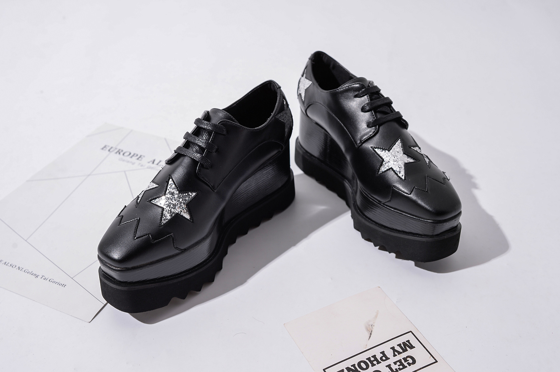 Étoile noire à paillettes