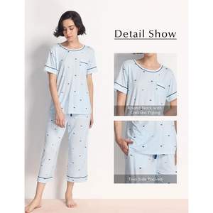 Conjunto de Pijama de Bambú y Viscosa para Mujer, Personalizado, Camiseta de Manga Corta y Pantalones Capri, 2 Piezas - Product Image 1