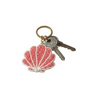 Porte-clés brodés à la main en perles, breloques décoratives pour sacs, pour les magasins de détail, les boutiques de cadeaux, les événements et la vente en gros - Product Image 1