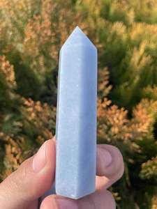 คริสตัลโฮล่าขายส่ง คริสตัลแองเจลไลท์สีน้ำเงินธรรมชาติคุณภาพสูง ขัดเงา รูปทรงหอคอย สลักลาย ขนาด 4-7 ซม. สำหรับตกแต่งบ้าน ของขวัญวันหยุด - Product Image 2