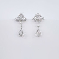 Boucles d'oreilles pendantes en or blanc 18 carats avec diamants de laboratoire en forme de trèfle à quatre feuilles, boucles d'oreilles fines et élégantes