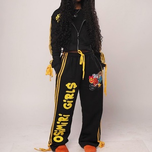 Fabricants de vêtements sur mesure, ensemble de survêtement pour femmes en deux pièces, sweat-shirt et pantalon de survêtement avec broderie et patchs déchirés - Product Image 3