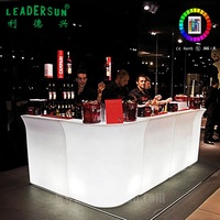 Comptoir de bar LED portable en plastique au design moderne, éclairage RGB, résistant à l'eau, durable, mobilier de boîte de nuit pour hôtel et fête